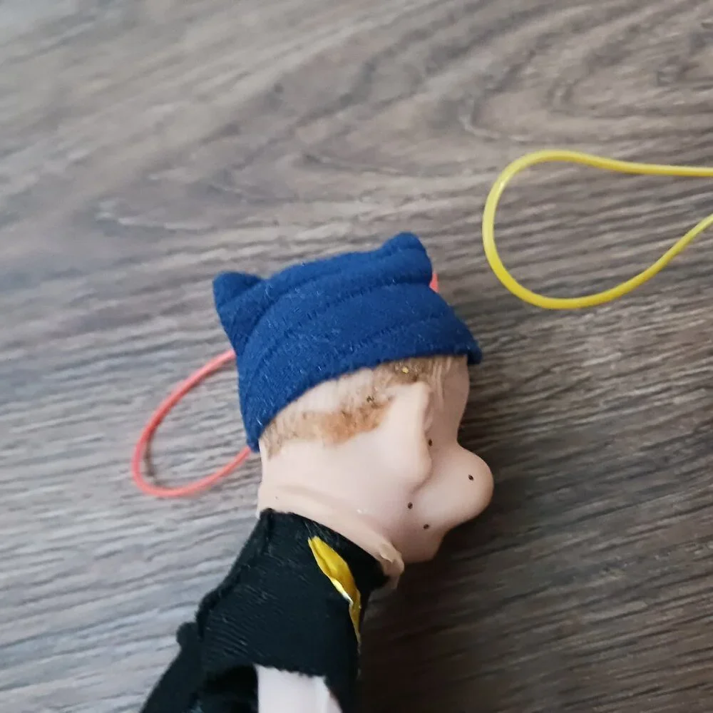 Unbranded vintage elf